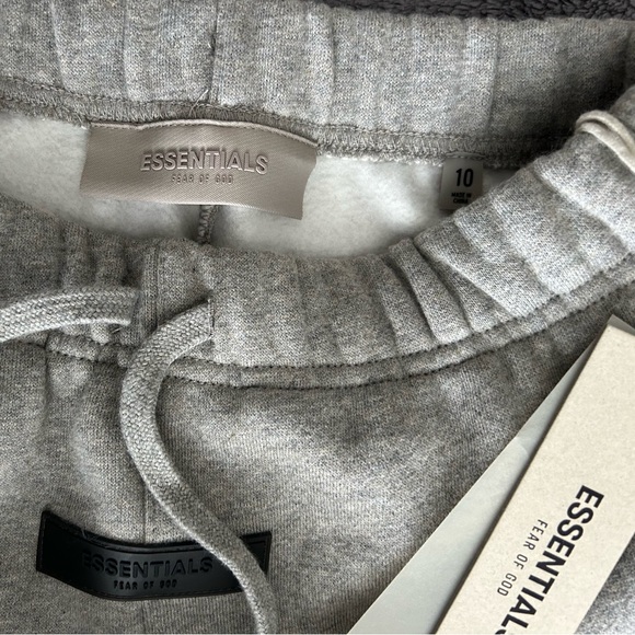 FEAR OF GOD ESSENTIALS KIDS SWEATPANTS - Picture 2 of 5